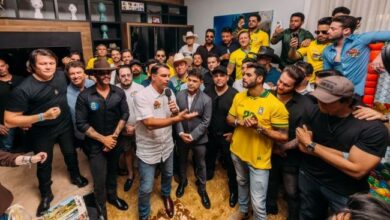 Artistas sertanejos como Gusttavo Lima e Zezé Di Camargo declaram apoio a Flávio Bolsonaro em Goiás