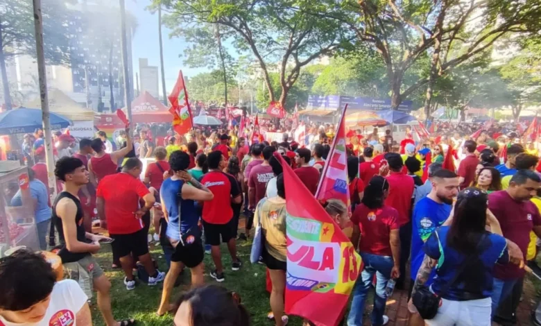 Ato na Praça Tamandaré reúne eleitores de Lula em Goiânia