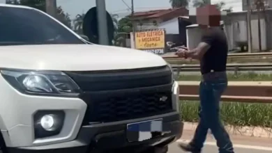 Briga de trânsito em Trindade termina com motorista armado em via pública