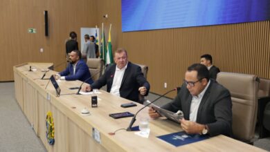 Câmara municipal aprova dez projetos em sessão decisiva