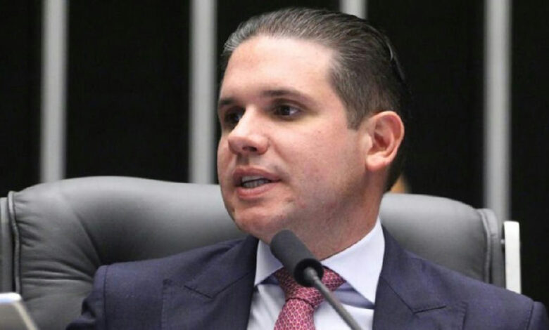 Câmara pauta aumento do teto do MEI e perdão de R$ 12,9 bilhões após articulação de Hugo Motta
