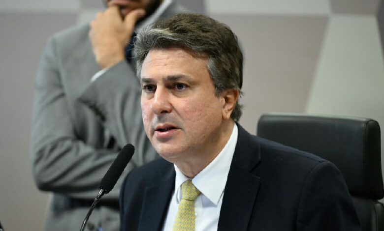 Camilo Santana desafia governo e propõe emenda para reduzir maioridade penal