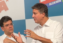 Camilo Santana pressiona Flávio Bolsonaro por confronto direto em debate presidencial