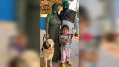 Casal de Aparecida de Goiânia faz sucesso na web ao buscar filha na escola fantasiado de Shrek