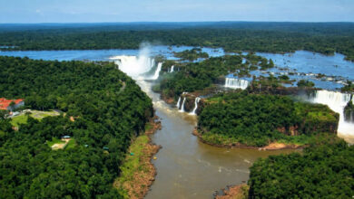 Cataratas do Iguaçu revelam 3 km de quedas e Mata Atlântica em cenário natural deslumbrante