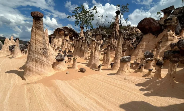 Chaminés de Fada em Goiás atraem visitantes com formações geológicas raras