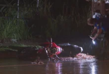 Colisão entre caminhão de lixo e motos mata duas pessoas em Aparecida de Goiânia