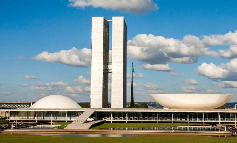 Com 127 eleitas, presença feminina no Congresso cresce mas trava em 21% das cadeiras