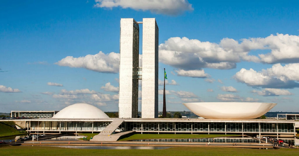 Com 127 eleitas, presença feminina no Congresso cresce mas trava em 21% das cadeiras