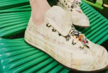 Converse inova com tênis amarelo, flores e pingentes para renovar o clássico All Star