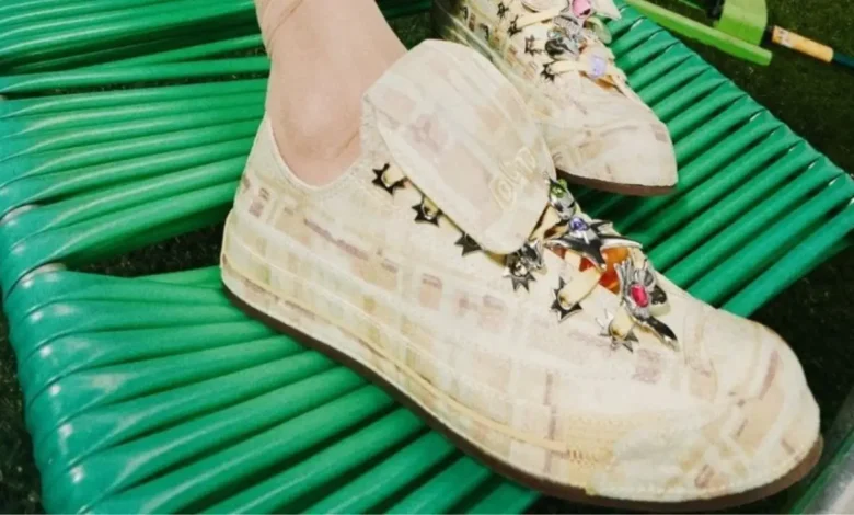Converse inova com tênis amarelo, flores e pingentes para renovar o clássico All Star
