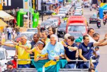 Daniel Vilela apoia Flávio Bolsonaro e pede renovação em carreatas por Goiás