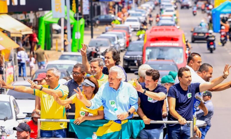 Daniel Vilela apoia Flávio Bolsonaro e pede renovação em carreatas por Goiás