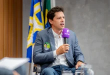 Daniel Vilela sinaliza apoio a Flávio Bolsonaro e critica gestão do PT