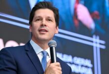 Daniel Vilela sinaliza apoio a Flávio Bolsonaro e critica gestão do PT