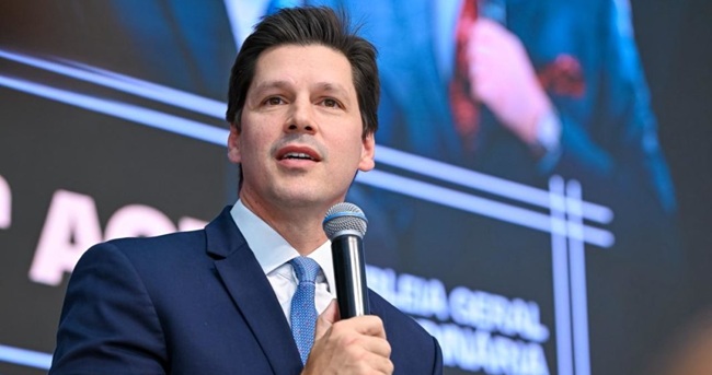 Daniel Vilela sinaliza apoio a Flávio Bolsonaro e critica gestão do PT