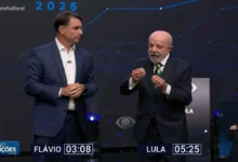 Debate eleitoral tem confronto direto entre Lula e Flávio no primeiro bloco