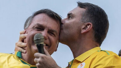 Defesa de Jair Bolsonaro solicita ao STF autorização para visita de Flávio Bolsonaro