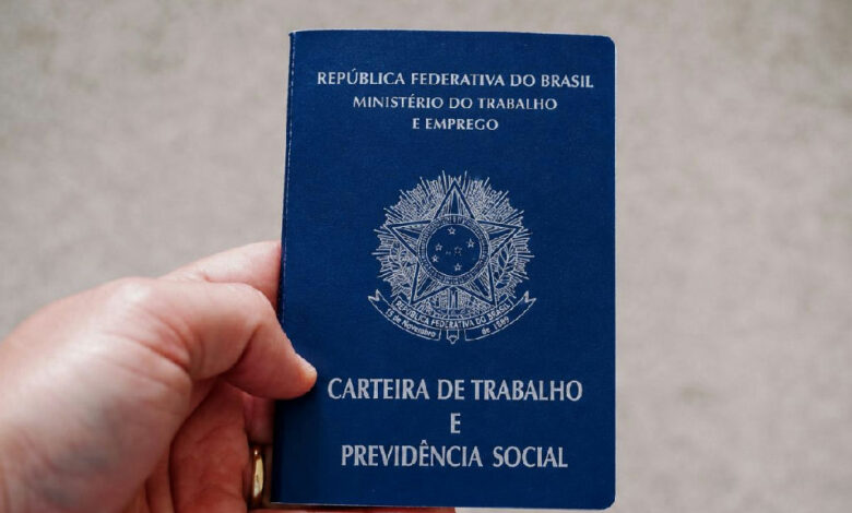 Demissão por quimioterapia: funcionária nos EUA recebe R$ 1,1 milhão em acordo judicial