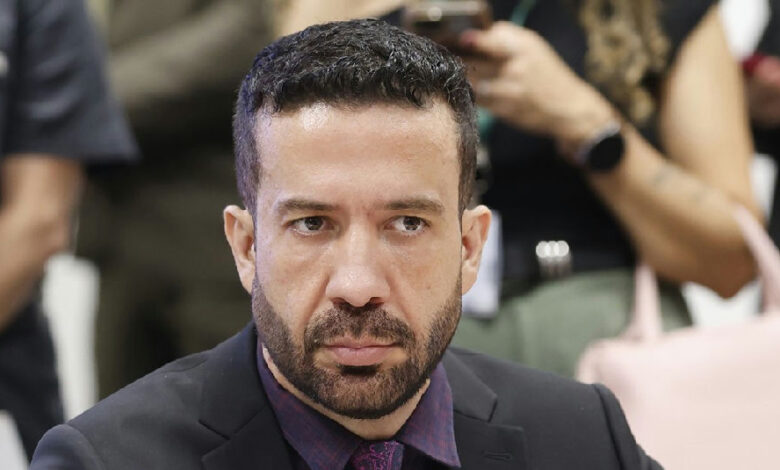 Deputado andré janones é internado em UTI após debate presidencial