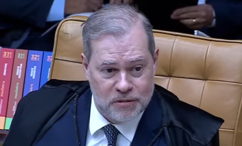 Dias Toffoli homenageia trajetória de Paulo Paim no Supremo Tribunal Federal