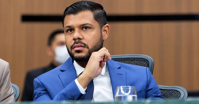 Divergência no Cidadania: Policarpo declara apoio a Flávio Bolsonaro e desafia diretório
