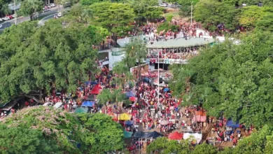 Eleitores de Lula realizam ato final em Goiânia na véspera da votação