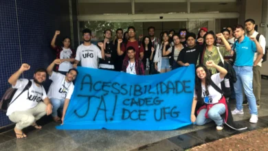 Elevador conquistado por estudante com deficiência na UFG receberá o nome dele após morte