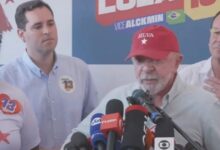 Em ato em Copacabana, Lula chama Flávio Bolsonaro de miliciano e demonstra confiança na vitória