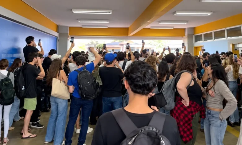Estudantes protagonizam tenso confronto político nos corredores da PUC Goiás