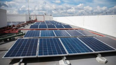 Família instala energia solar no telhado sem aval e enfrenta impasse com distribuidora