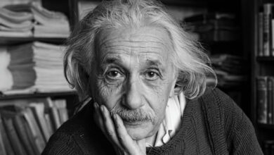 Físico alemão Albert Einstein diz que felicidade está na vida humilde, não no sucesso