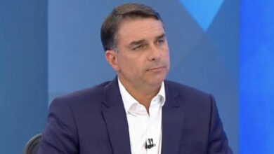 Flávio Bolsonaro cancela presença em debate da Globo e aponta censura do TSE