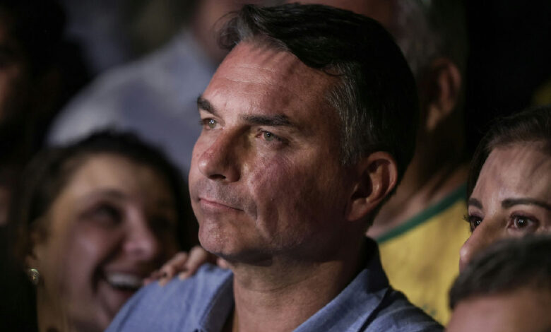 Flávio Bolsonaro defende fim da reeleição e propõe que medida valha para seu próprio mandato