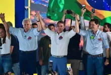 Flávio Bolsonaro defende gestão de Caiado e promete endurecimento penal em agenda política