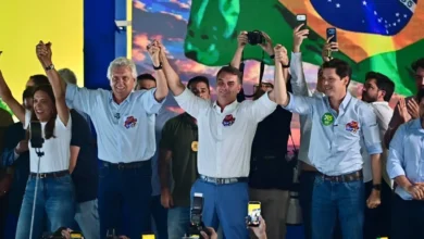Flávio Bolsonaro defende gestão de Caiado e promete endurecimento penal em agenda política