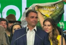 Flávio Bolsonaro quebra recorde histórico mas sofre derrota no segundo turno para Lula