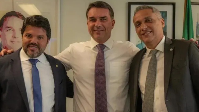 Flávio Bolsonaro supera Lula em votação nas três principais cidades de Goiás