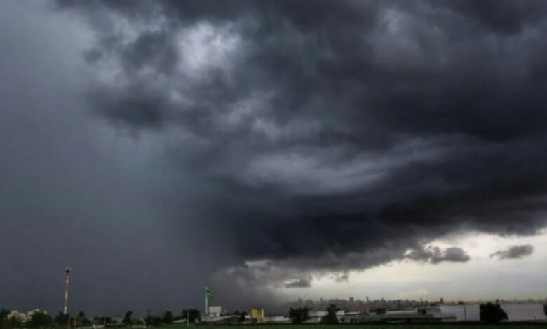 Goiás em alerta: mais de 100 cidades sob risco de tempestades e granizo