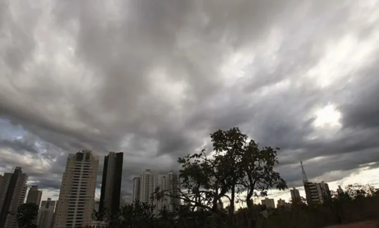 Goiás em alerta: mais de 100 municípios enfrentam risco de tempestades e ventos fortes