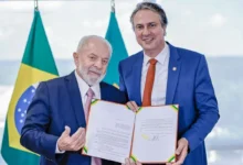 Governo federal planeja expandir programa Pé-de-meia para estudantes universitários