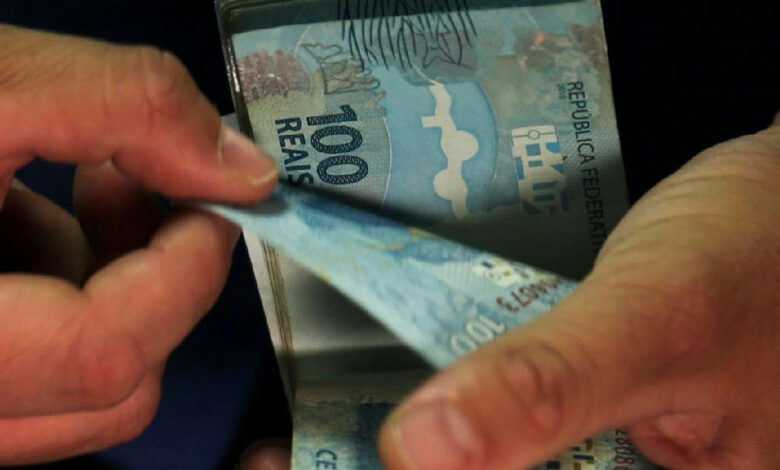 Governo projeta salário mínimo de R$ 1.741 para 2027 com aumento de R$ 120 mensais