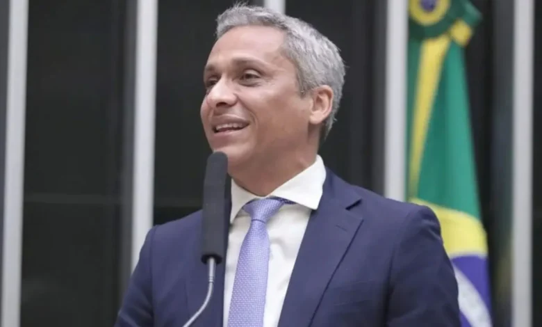 Gustavo Gayer conquista vaga no senado por Goiás com foco em segurança e liberdades
