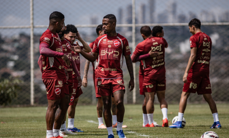 Guto Ferreira define substitutos no Vila Nova sem João Vieira e Dudu para pegar o Novorizontino