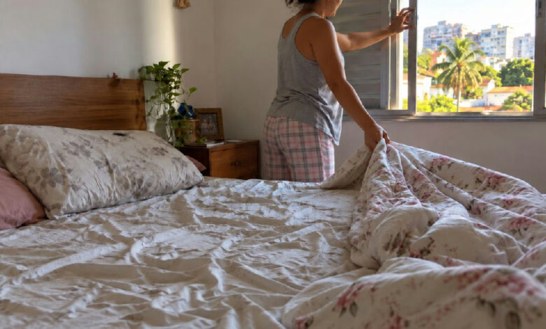 Hábito simples ao acordar preserva a higiene dos lençóis e evita umidade