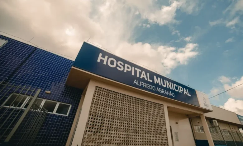 Hospital municipal em Anápolis transfere pacientes após fogo em painel elétrico