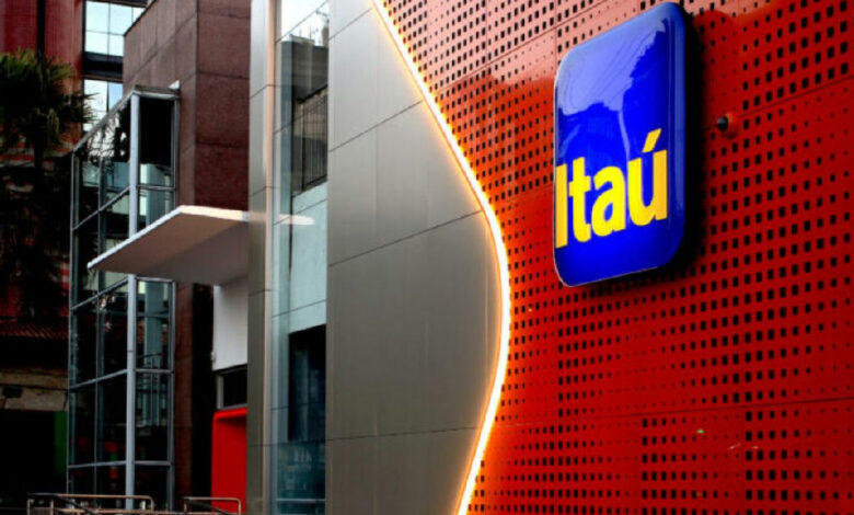 Itaú Unibanco lança programa de estágio com bolsa de R$ 2.600 e amplo pacote de benefícios