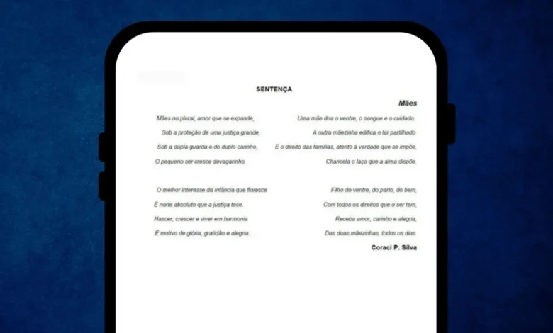 Juíza emociona ao usar poema para reconhecer dupla maternidade em Rio Verde