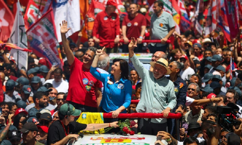 Lula encerra atos de rua em São Paulo com foco em propostas e mobilização de idosos