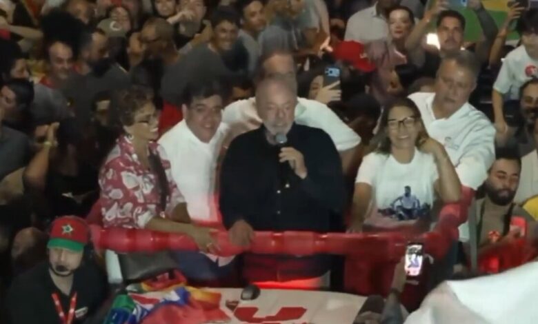 Lula rebate desafio de Flávio sobre sigilos e promete subir tom na campanha